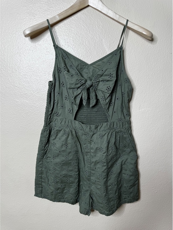 aerie Pants - Aerie Olive Green Eyelet Romper Women’s Medium Tie Front Smocked Back Boho